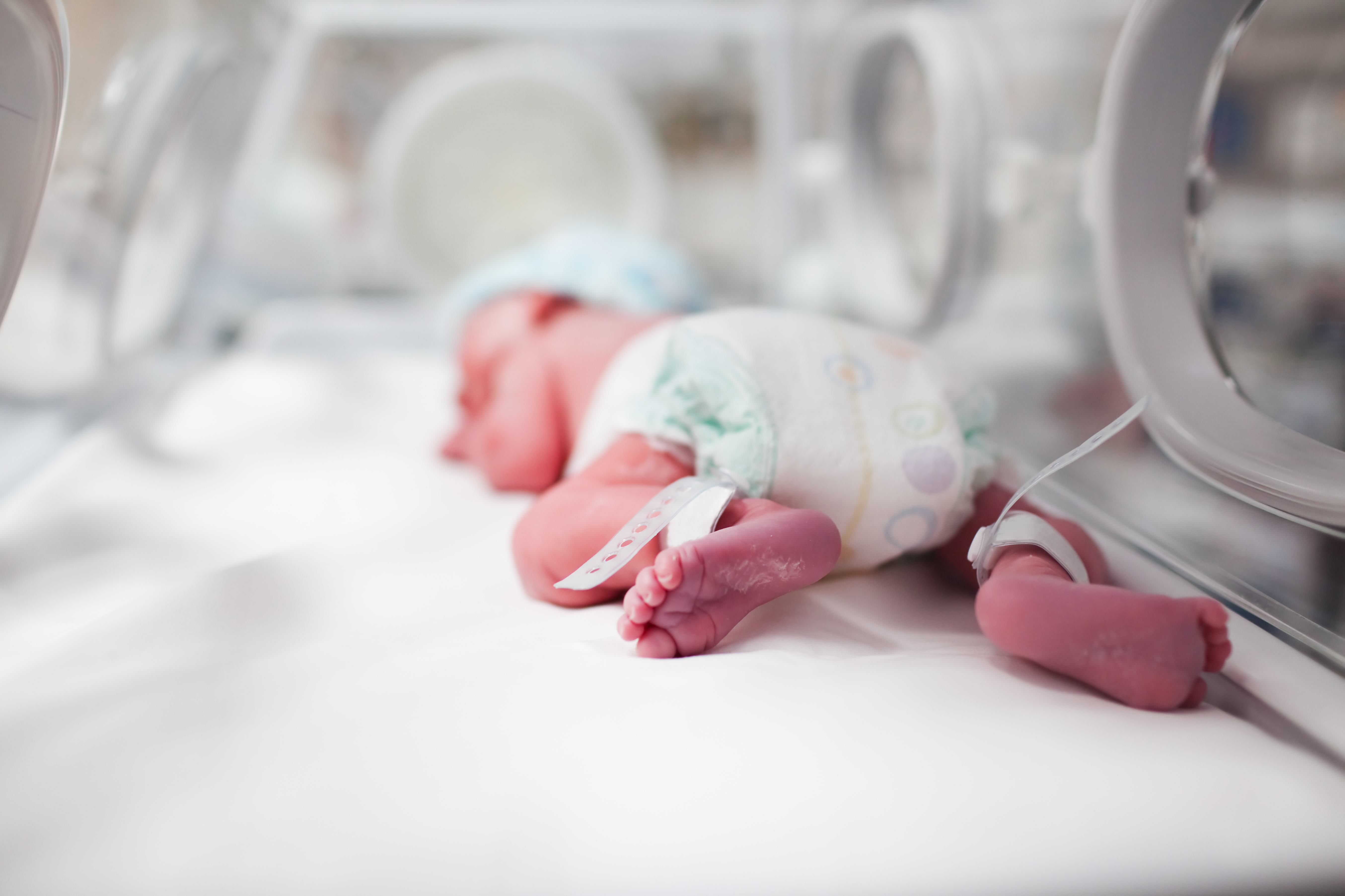 Mãe abandona filha recém-nascida diagnosticada com Covid-19