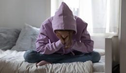 Meninas são as que mais sofrem com a saúde mental na adolescência