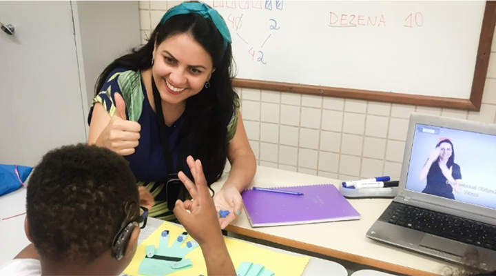 Professora brasileira é finalista do Nobel da Educação