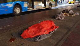No Brasil, mais de 220 mil pessoas estão em situação de rua