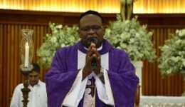 Padres sofrem racismo de fiéis no Brasil por serem negros