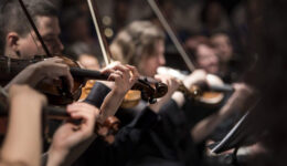 ONG LAR da Benção Divina promove concerto sobre migrante brasileira