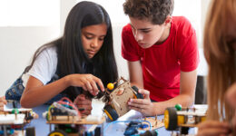 Projeto leva oficinas de programação e robótica a alunos de SP
