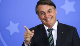 Bolsonaro gasta R$ 2,3 milhões de dinheiro público com viagens para praias