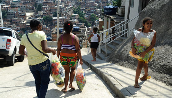 Projeto atua para levar comida e informação à periferia de São Paulo