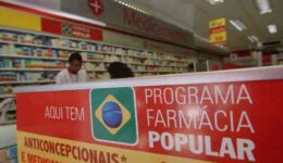 Governo Federal reduz programa Farmácia Popular na pandemia