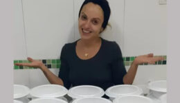 Fashion stylist cozinha e doa marmitas para pessoas em situação de rua