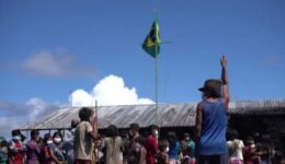 Exército deixa região e garimpeiros atiram em indígenas Yanomami