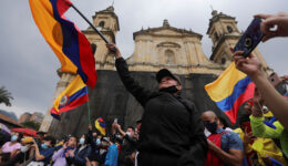 ONG denuncia violência e abuso sexual contra manifestantes na Colômbia