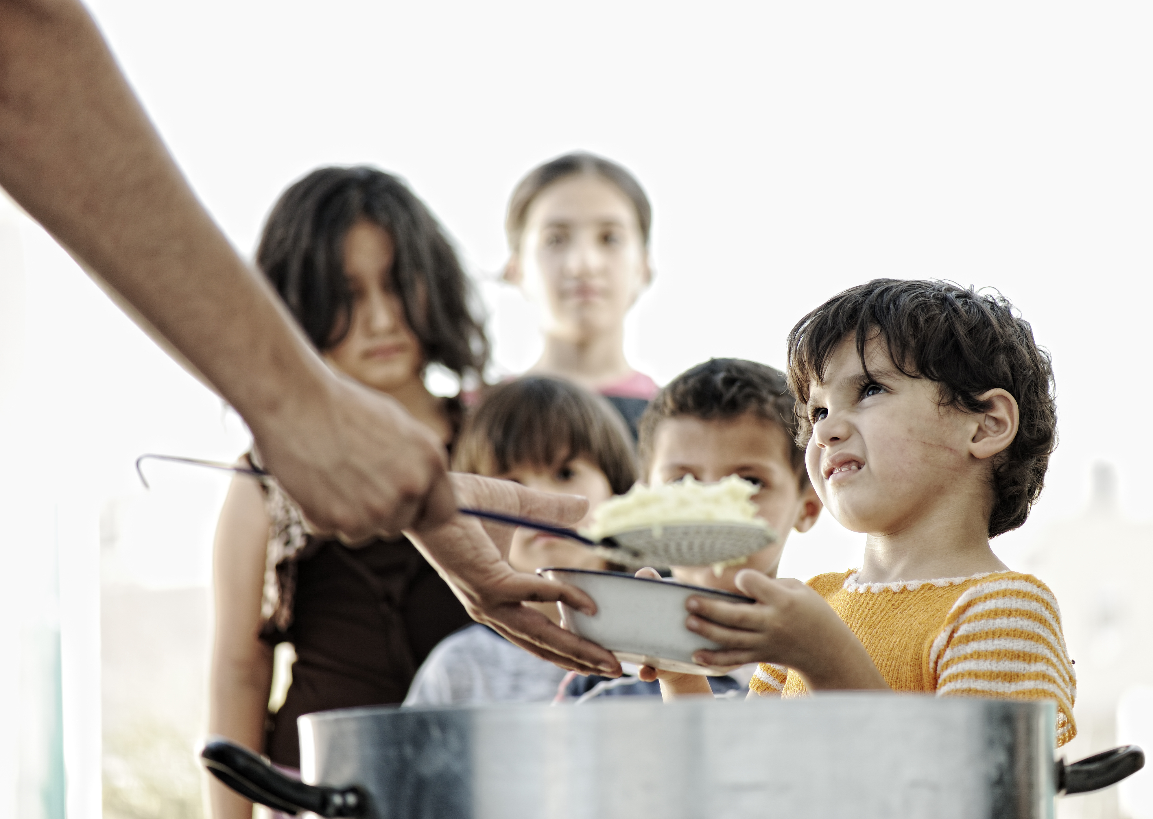 Governo sugere rever legislação para brasileiro consumir alimento vencido
