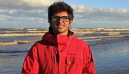 Brasileiro ganha prêmio internacional pela preservação de botos