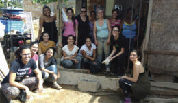 Projeto ensina mulheres a construírem suas próprias casas em MG
