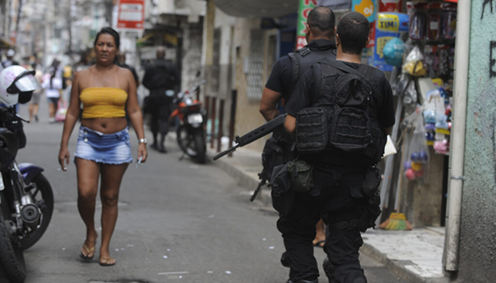 Estudo revela que violência afeta saúde mental de moradores da Maré