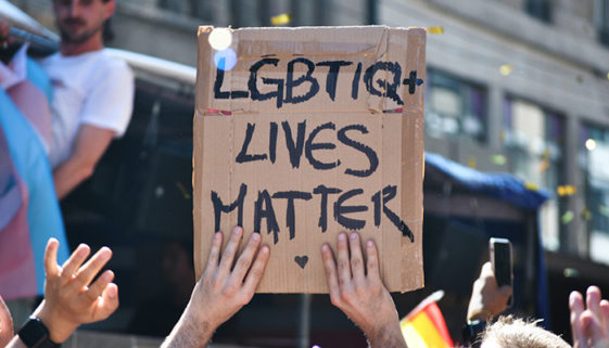 Relatório aponta falhas nas políticas de combate à violência contra LGBT 