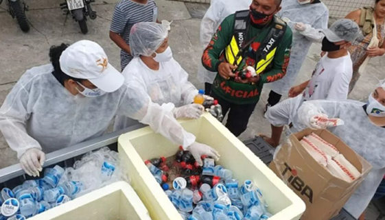 Em Manaus, voluntários ajudam famílias de vítimas da Covid-19