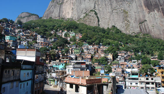 Pesquisa evidência contraste de doações entre classes sociais no Brasil