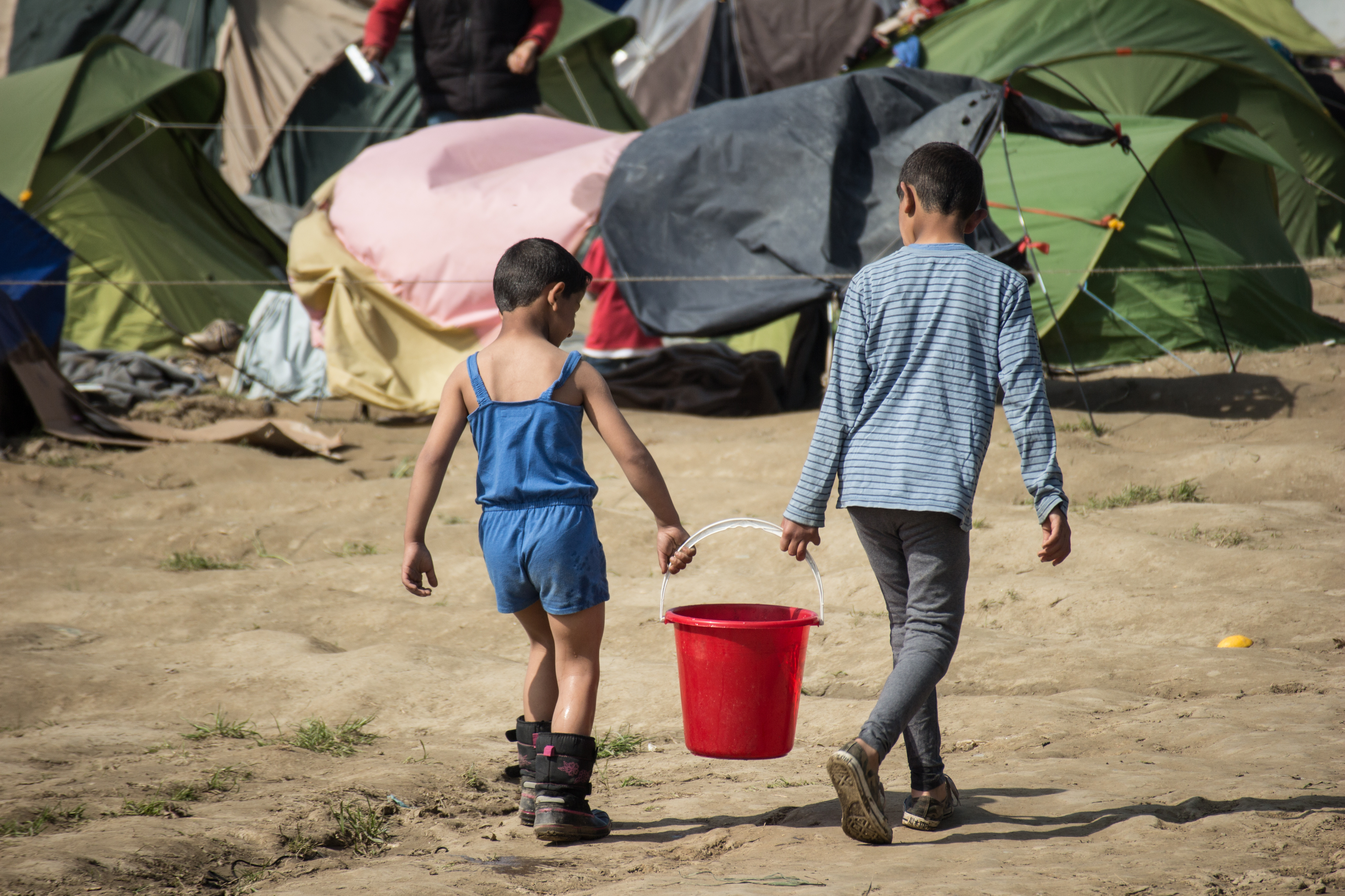 10 milhões de crianças no Afeganistão precisam de ajuda para sobreviver