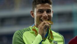 Desempregado, recordista olímpico brasileiro conquista o bronze
