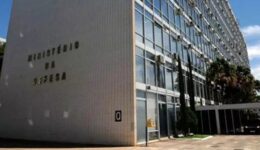 Ministério da Defesa usa verba do SUS para comprar roupas de cama