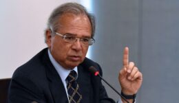 Conta de luz aumenta e ministro ironiza: “não adianta ficar chorando”