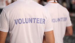 Voluntários contam as alegrias e os desafios de se dedicar a uma causa