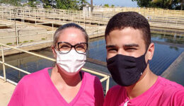 Brasileiro ganha prêmio por filtro para tirar microplásticos da água