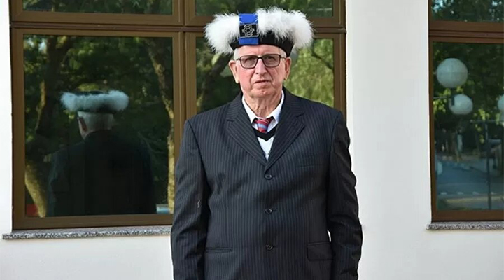 Aos 73 anos, idoso se forma para realizar sonho de 