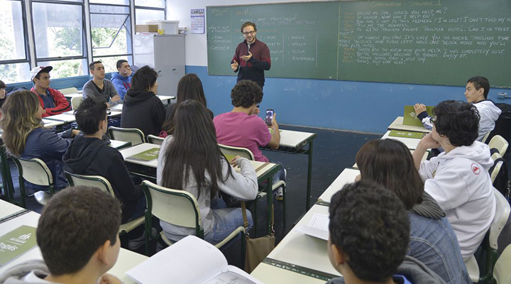 No Brasil, professores têm salário inicial mais baixo entre 40 países