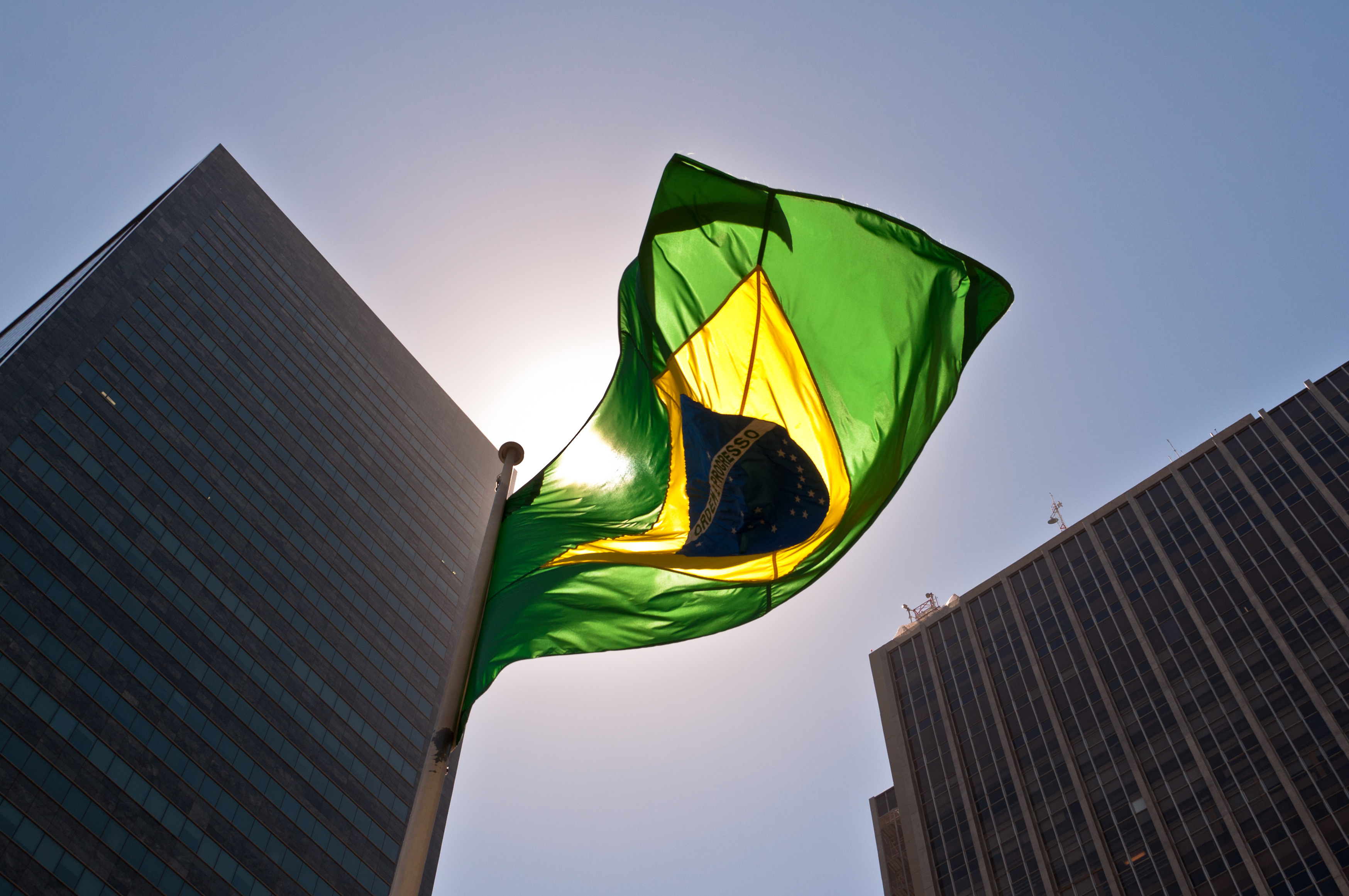 Ex-ministros de governos de direita e esquerda se unem contra golpe