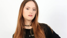 Maria Júlia Araújo modelo com sindrome de down