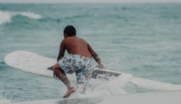 projeto transforma lixo em pranchas de surfe