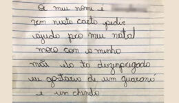 Em MG, menina escreve carta de Natal pedindo chinelo e um refrigerante