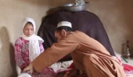 Família afegã vende filha de 9 anos para casamento com homem de 55