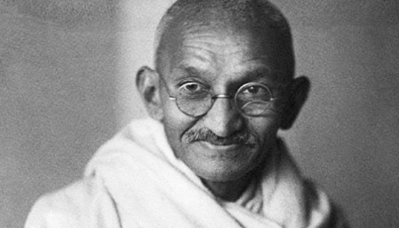 Pregando a paz, Mahatma Gandhi conseguiu a independência de seu país