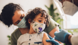 Pais que não vacinarem filhos podem responder por maus tratos