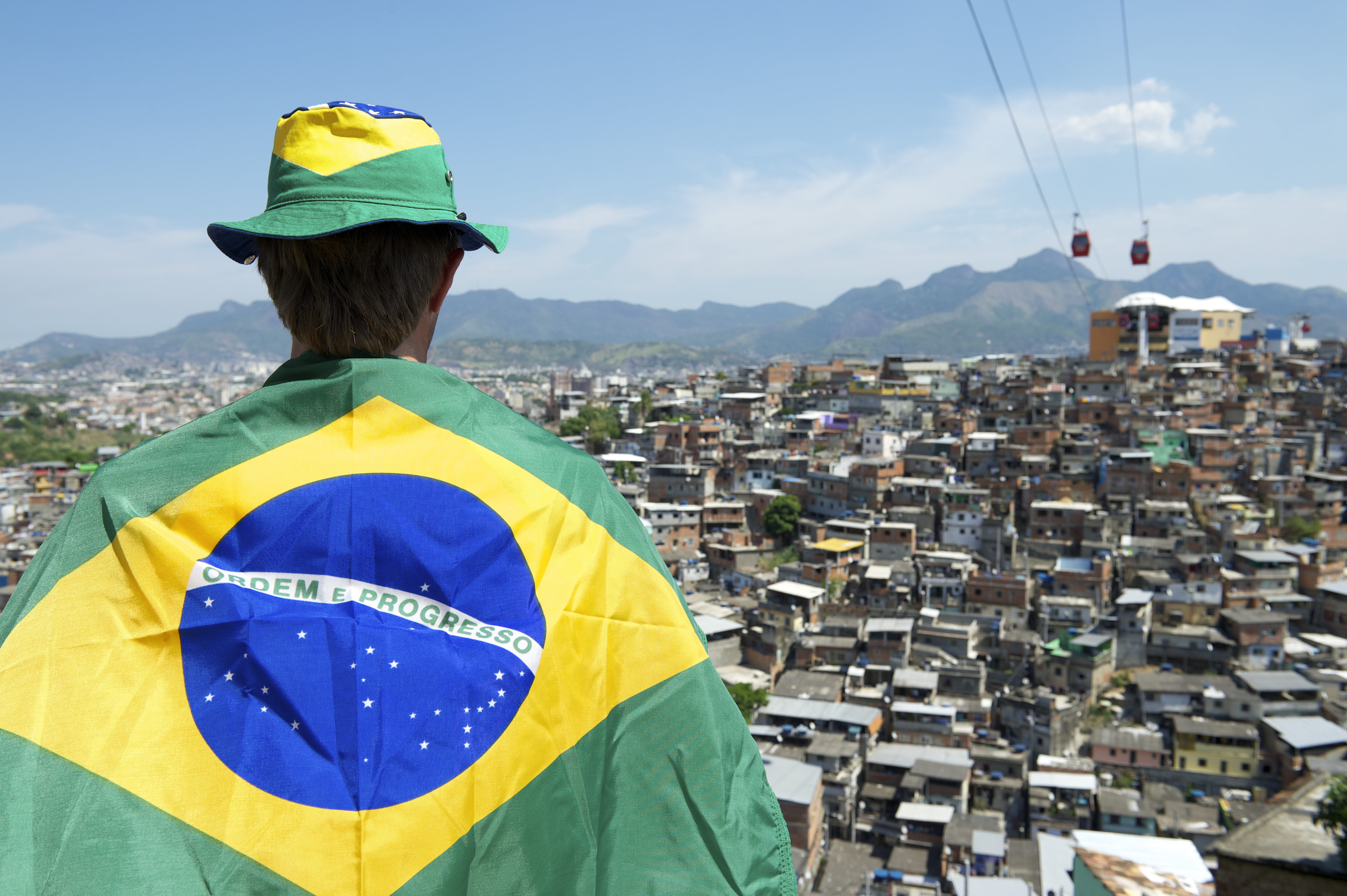 Mais de metade das famílias brasileiras está nas classes D e E