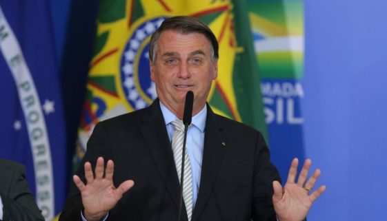 Bolsonaro gasta quase R$ 30 milhões no cartão corporativo pago pelo povo