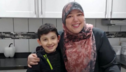 Youtuber muçulmana usa culinária para combater islamofobia