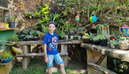 thumbnail_Theo plantando