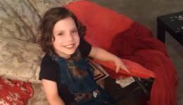 Pais abandonaram filha de 9 anos alegando que ela tinha 22 e era psicopata