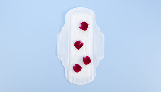 sanitary-towel-with-flower-petals