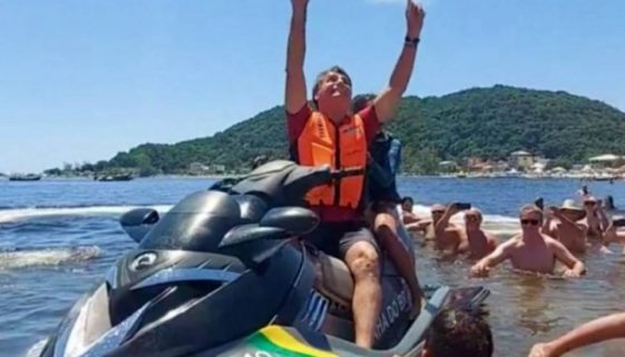 O povo paga: férias de Bolsonaro custaram R$ 130 mil por dia aos cofres públicos