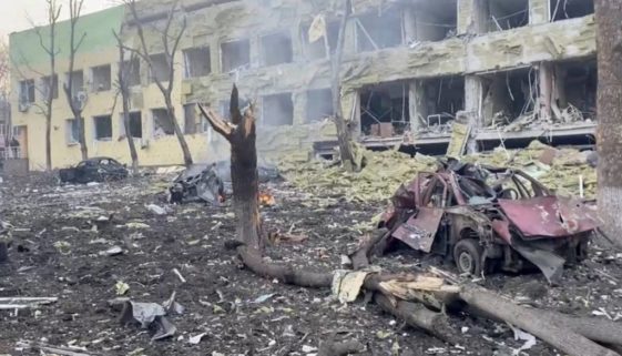 Ucrânia relata bombardeio russo em hospital infantil e maternidade