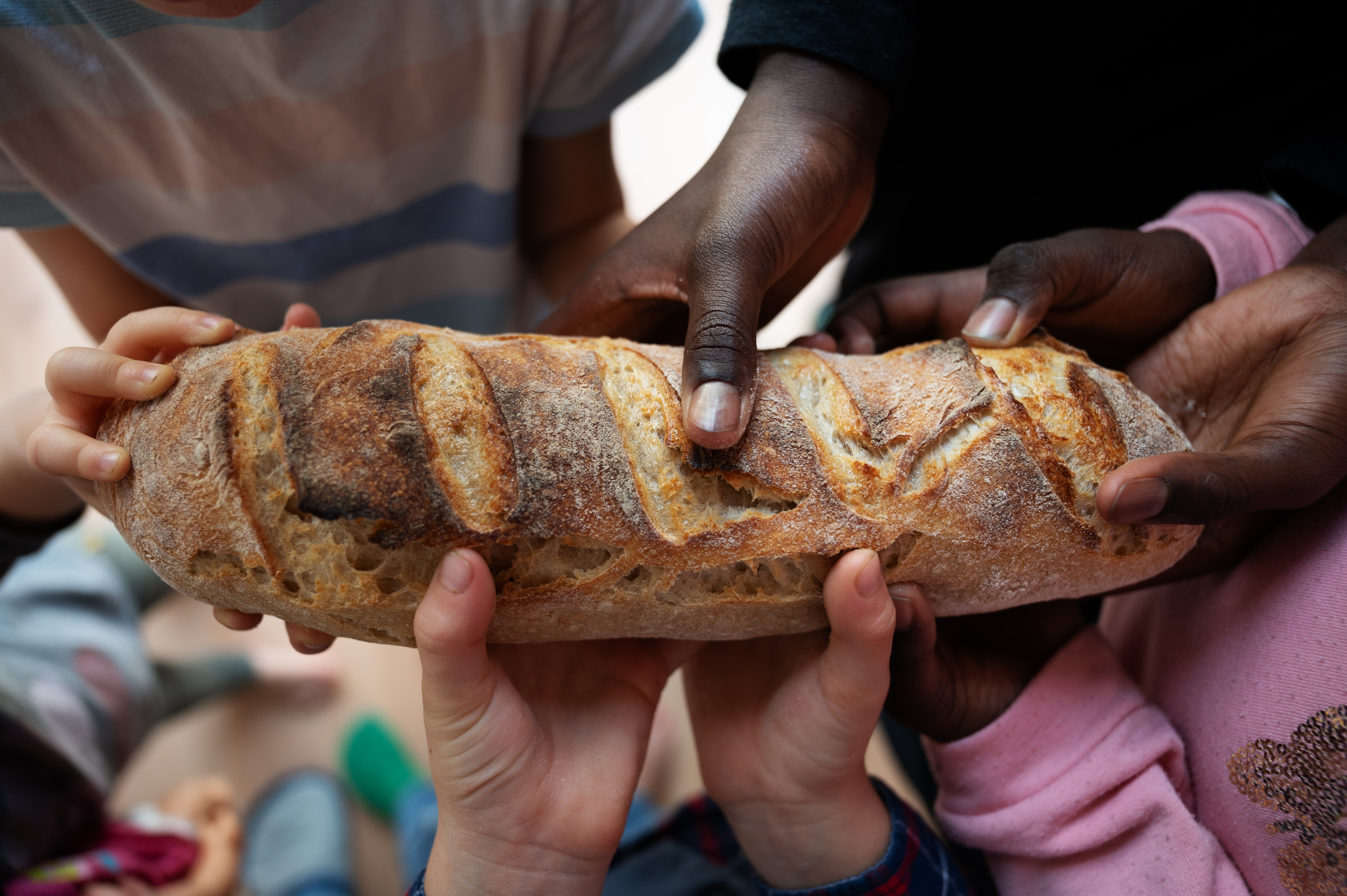 Valor do pão teve alta de 20% e até viver de pão e água ficou caro no país