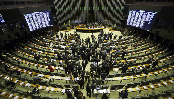 Parlamentar brasileiro custa R$ 23,8 milhões ao país por ano