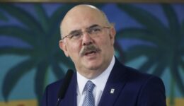 MEC distribuiu Bíblias em evento com foto de ex-ministro da Educação