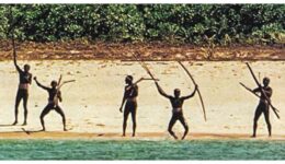 A ilha em que a população vive isolada e quem se aproxima corre risco de morte