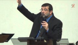 Pastor gera revolta ao dizer que “mendigos têm o dever bíblico de passar fome”
