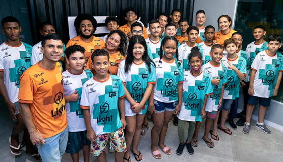 Foto de crianças participantes do Projeto Gaming Parque.