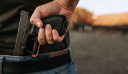 7 em cada 10 brasileiros discordam que armas trazem mais segurança
